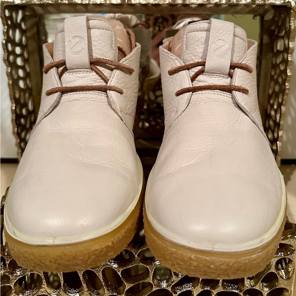 EUC 💠 ECCO “Crepetray” Chukka Boot in Creamy-white full grain leather. Size 9/40 - Picture 3 of 12